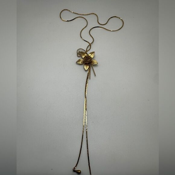 Up to 29" long beautiful VTG gold tone metal flower bolero necklace! - Picture 7 of 13